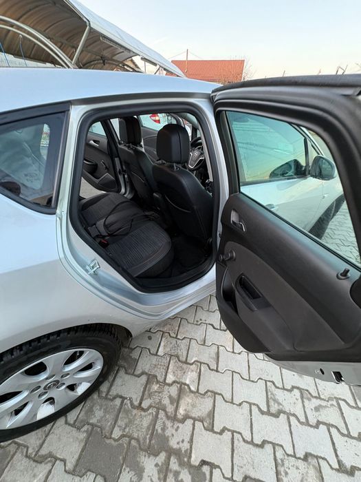 Opel Astra J / 2015 / Diesel / Proprietar / 2 Chei / Impecabila