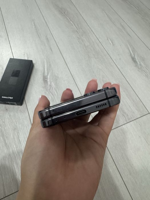 Продам Samsung Galaxy Z Flip 5