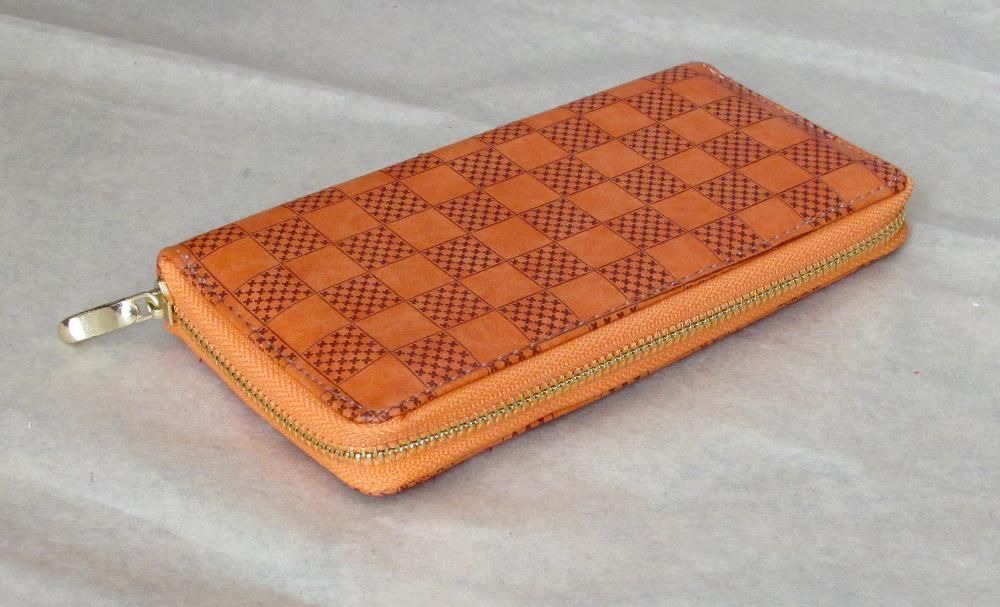 Дамско портмоне оранжево