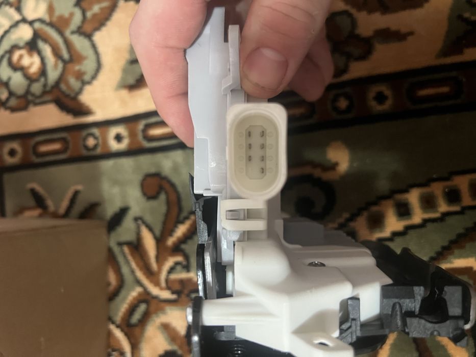 Broasca usa stanga Audi A4 B8