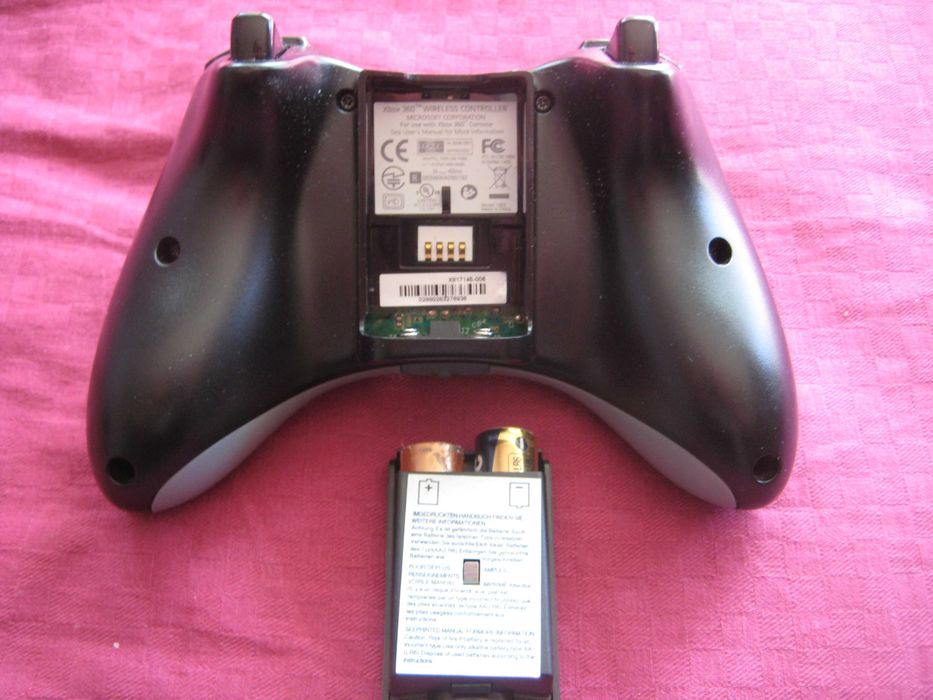 Продавам оригинален контролер за XBOX 360