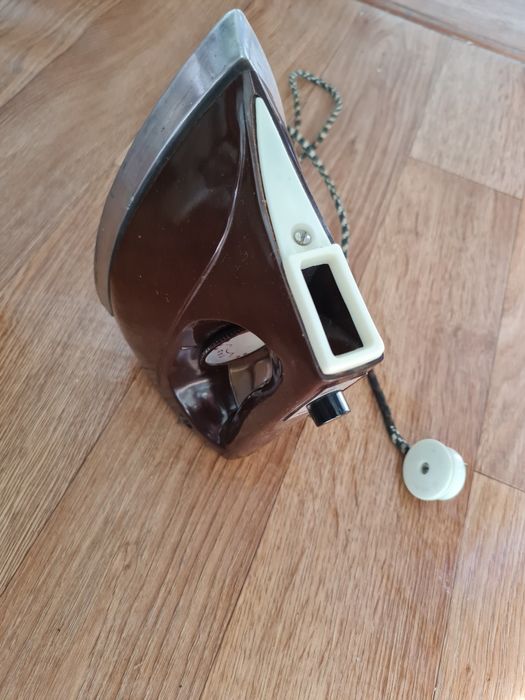 Винтажные утюги рабочие