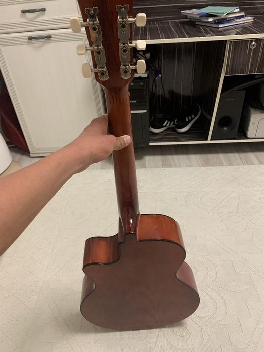 Акустическая гитара