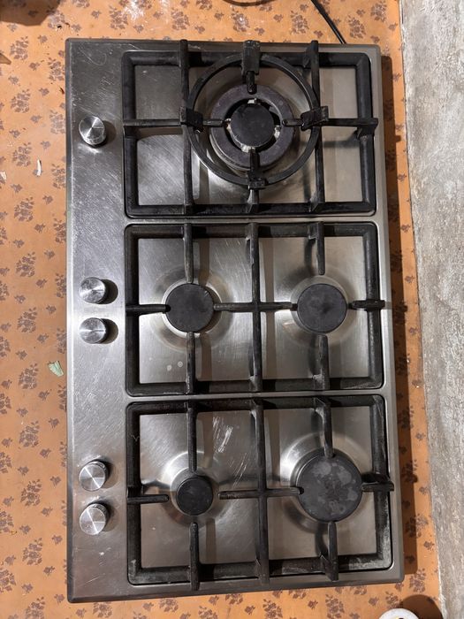 Стройная газ плита.