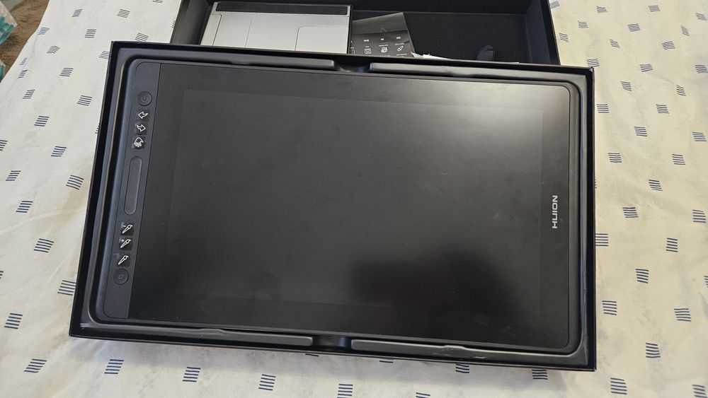 Tableta grafica Huion kamvas 16 pro