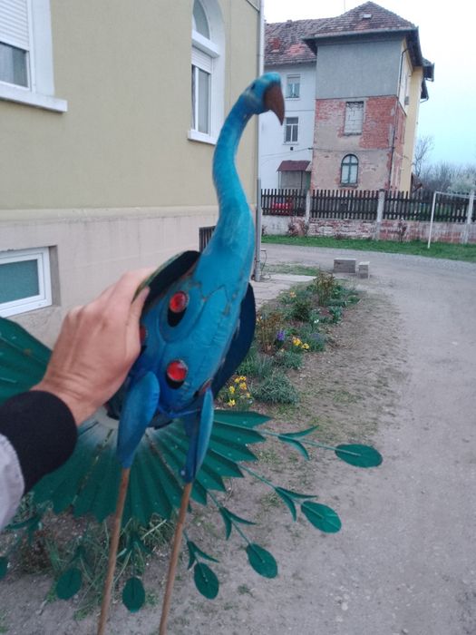 Păun de tablă manual