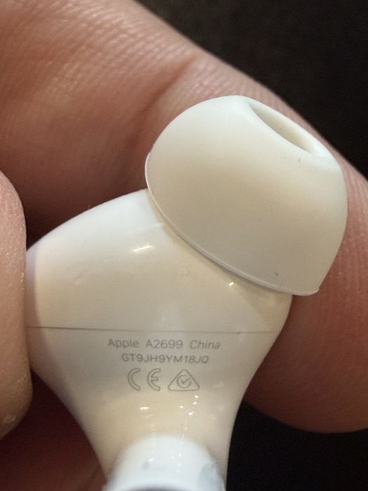 Airpods Pro 2 Lightning с проблем в дясна слушалка