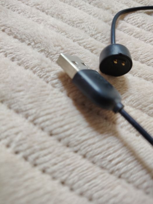 Смартбраслеты Mi и Huawei