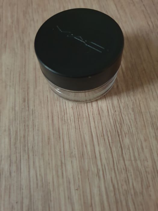 Продам баночки для косметики 5мл .