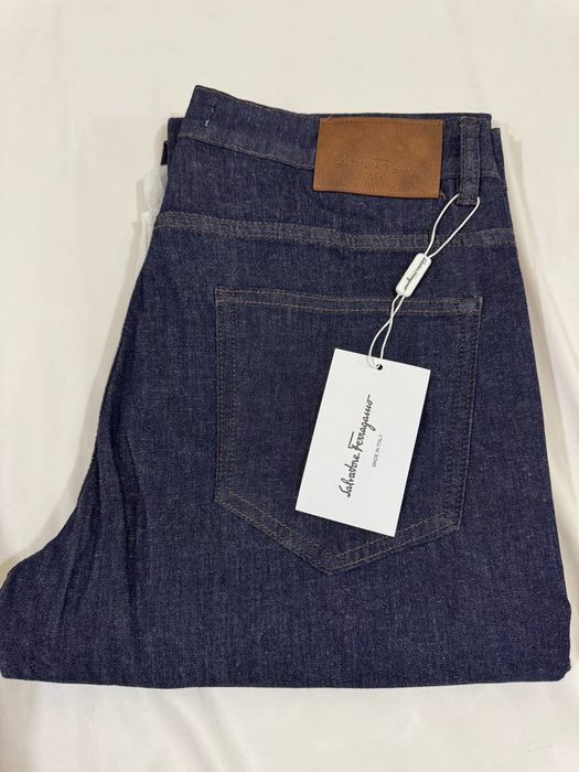 Salvatore Ferragamo (в комплекте фирменные бирки, на одной из моделей