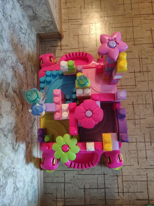 Конструктор со столиком!