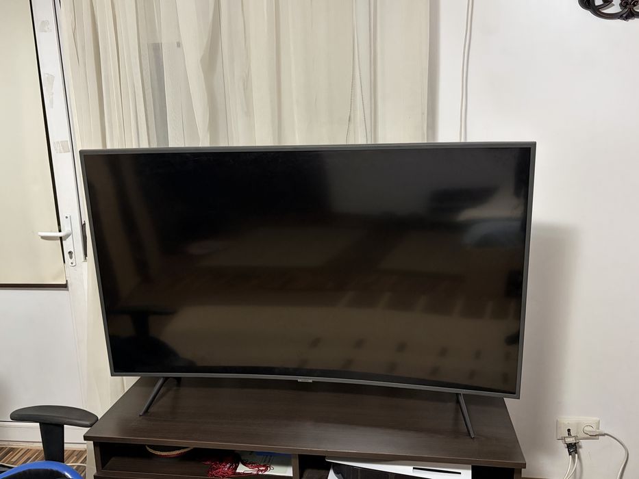 Smart TV Curbat Samsung 55" (138 cm) 4K – Model UE55TU8372 (Mici defecte vizuale)