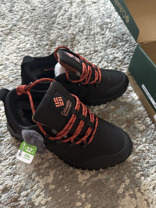 Продам кроссовки columbia