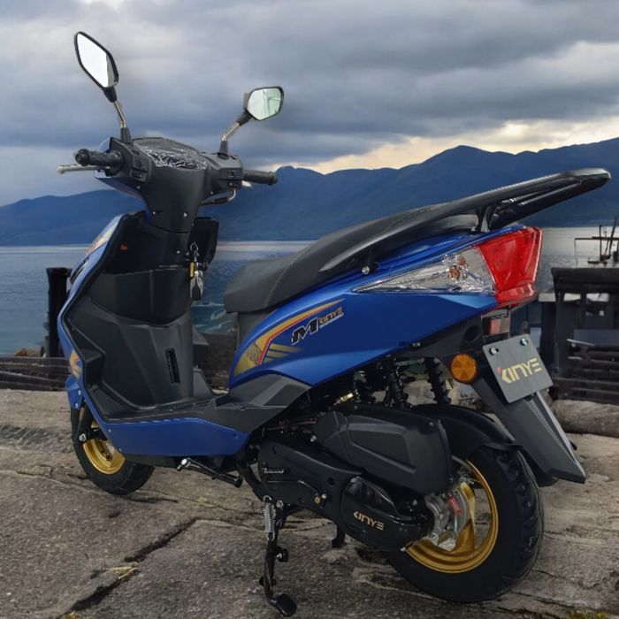 Мопед М8  150 куб   .