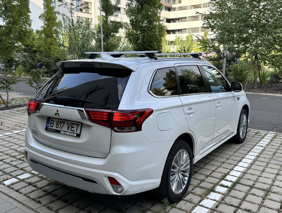 Mitsubishi Outlander PHEV 2.4 Plug-in Hybrid 4x4 Primul Proprietar achizionat de nou