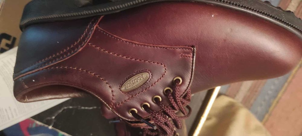 Кожени обувки за голф, нови