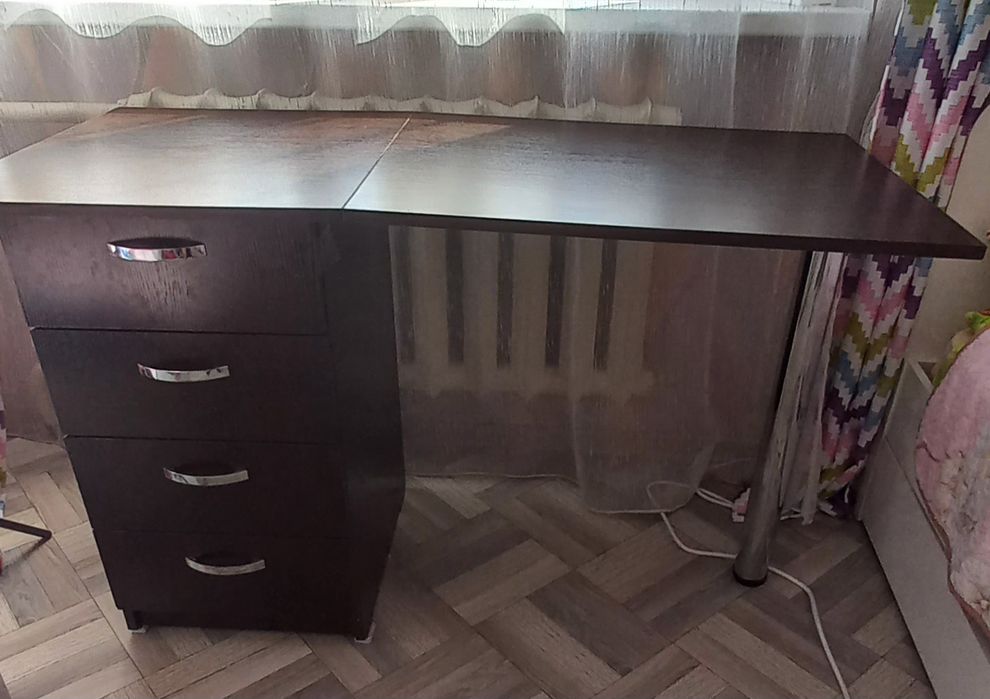Письменный стол-тумба