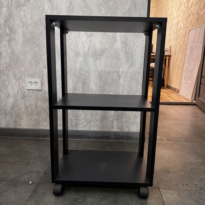 Продам офисную мебель для офиса/цветочного магазина