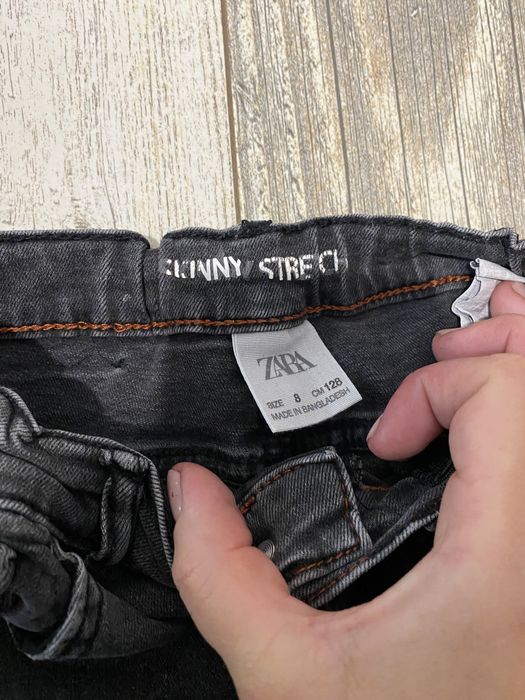 Pantaloni de blugi