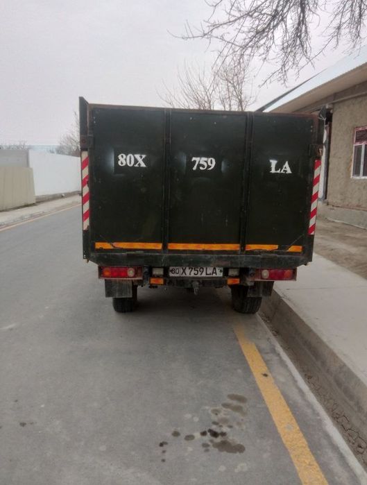 Uaz mashinasi sotiladi