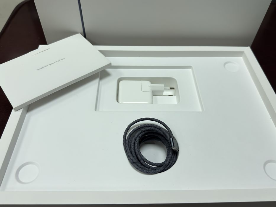 M2 Macbook Air 15.3”, 512gb, 8gb RAM