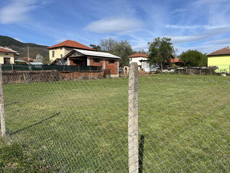 УПИ Парцел за Строеж на Къща гр. Правец