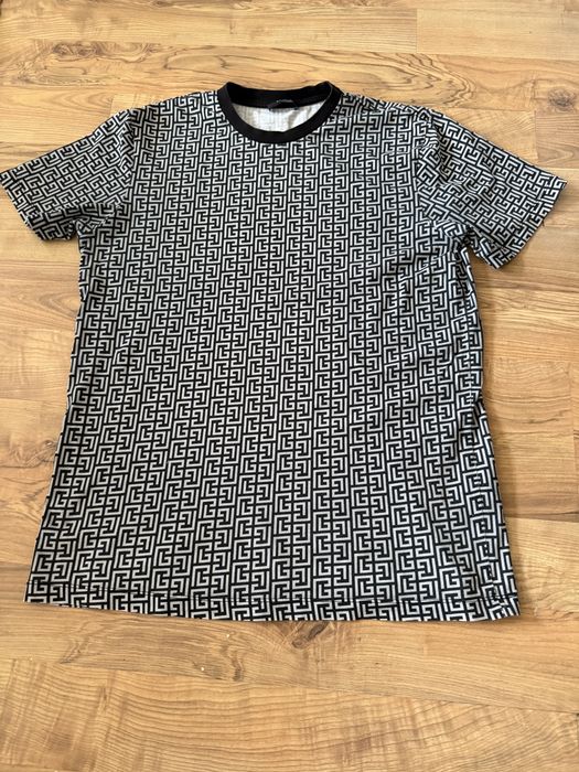 Продавам тениска на Balmain
