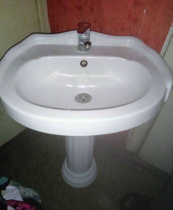 Раковина керамическая