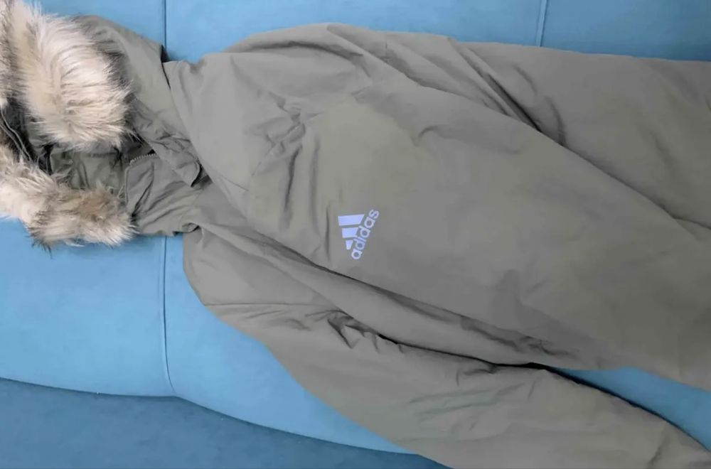 Куртка adidas в идеальном состоянии
