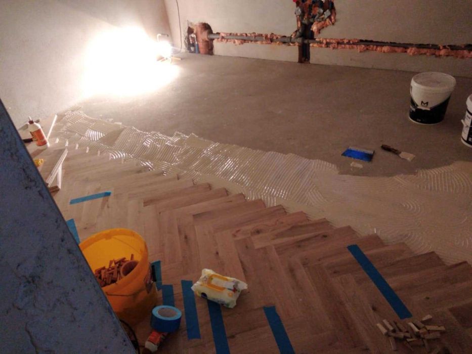 Raschetez parchet masiv, finisez parchet stratificat