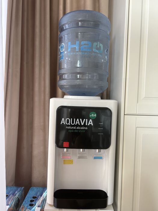 Dozator de apa Aquavia cu 4 bidoane H2On de 19L