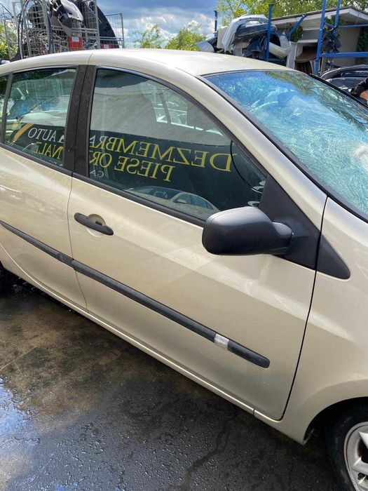 dezmembrez renault clio 3, 1.2i/usa fata clio/hayon/coloana volan clio