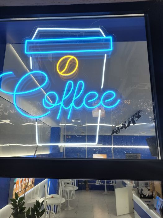 Продам неон реклама вывезка Coffee и круассан и торты десерт