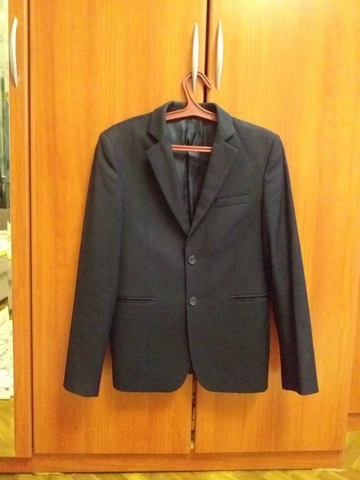 Продаётся мужской пиджак.