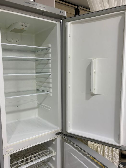 Продам Холодильник LG