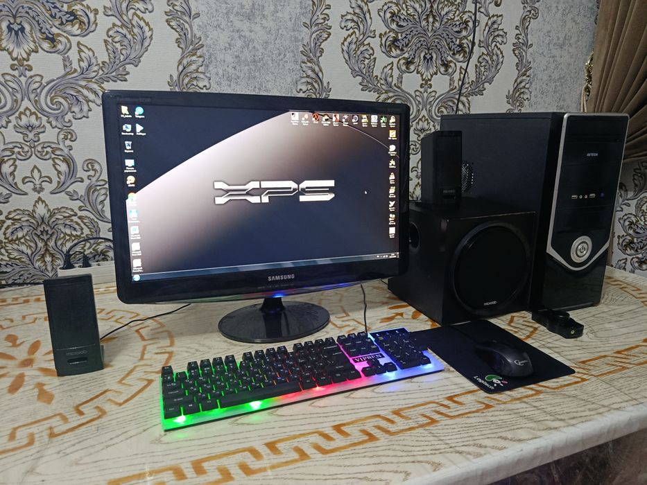 Kompyuter Samsung ekran 24. Xotirasi 1000 GB
