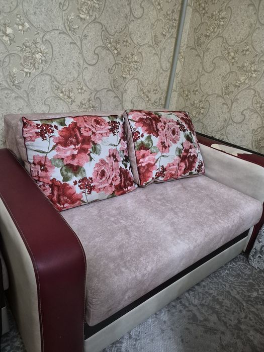 Продам диваны и кресло