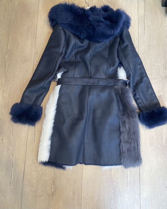 Vând haina de blana cu piele marimea Xs -S