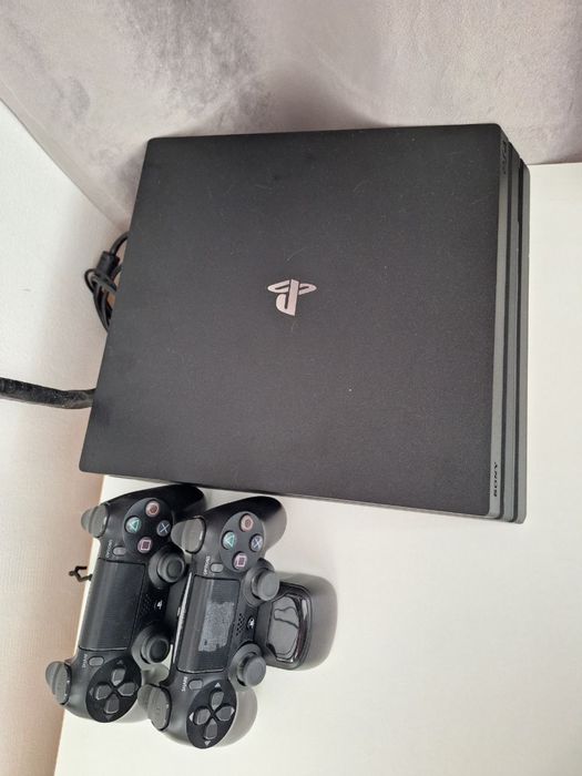 Продам PS 4 про на 1 теробайт