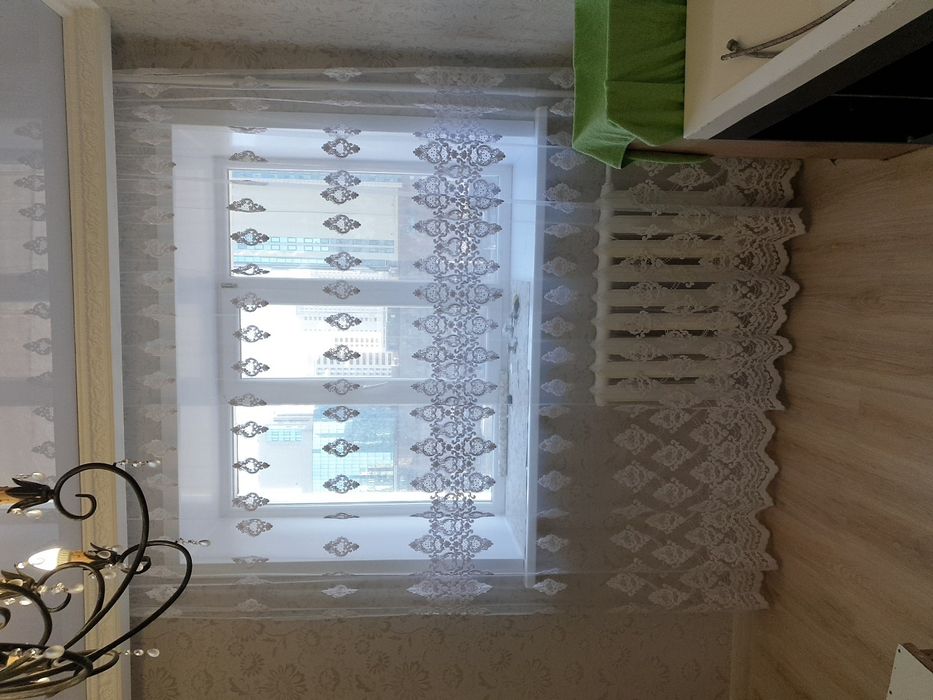 Продам тюли на окна и 2 шторы