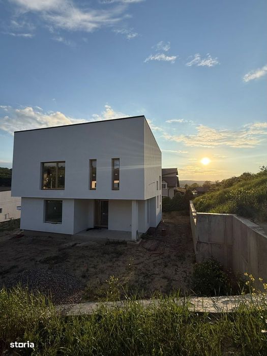 Casa moderna P+E 214 mp Corunca, str Rasaritului