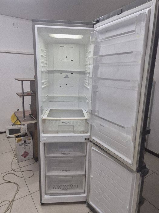 Продам холодильник LG