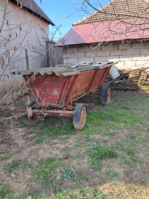 De vânzare căruță