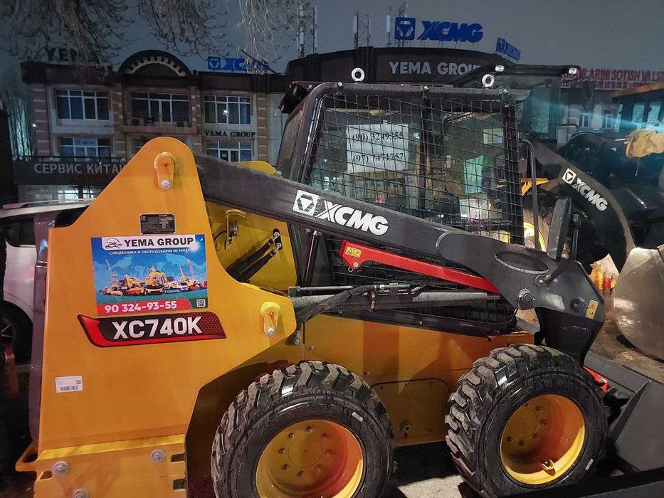XCMG XC740K малогабаритный мини-погрузчик с бортовым поворотом.