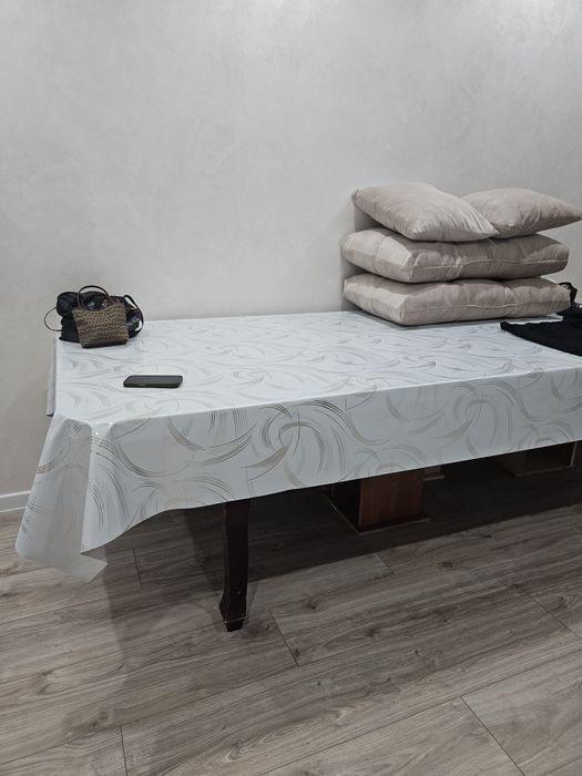 Гостевой стол кухни