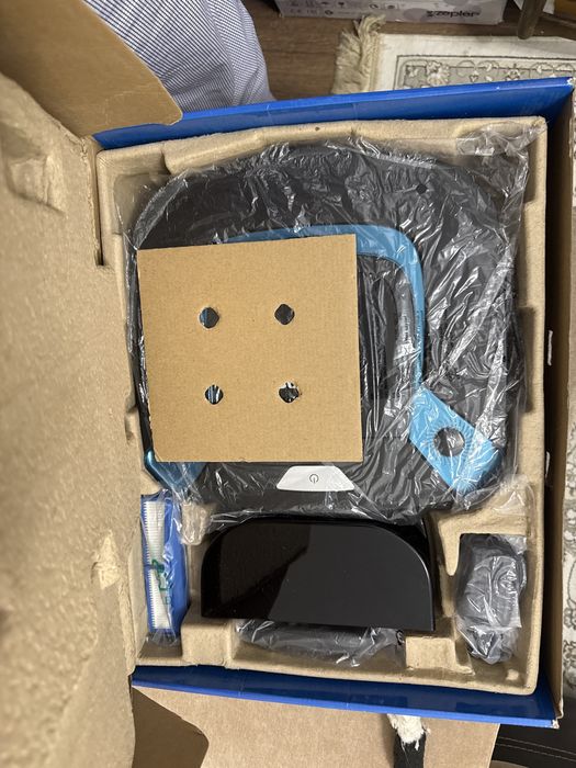 робот пылесос почти новая с пультом управления