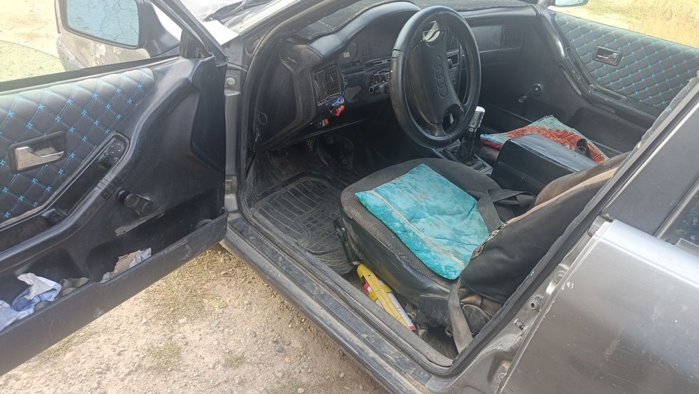 Машина Ауди 80 в3