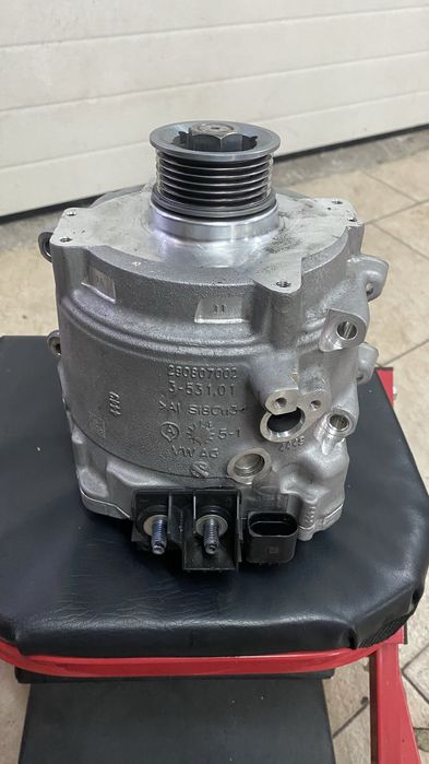 Alternator Audi 2019 in sus