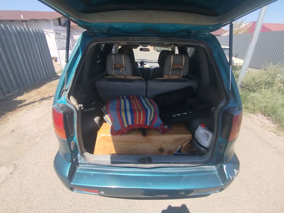 Mitsubishi space runner 1992