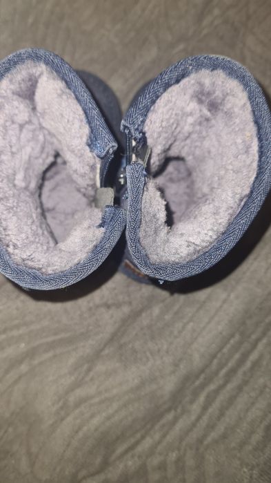 Продам детские ботинки зимние